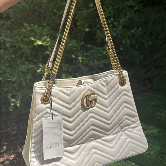 Gucci Handbags - Gucci White Quilted Shoulder Bag with Gold Chain